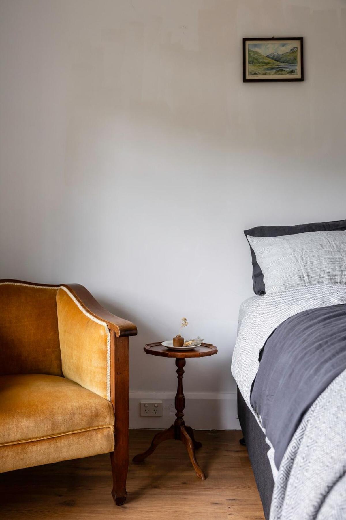 Holiday home Poets Corner Vintage Retreat Walk To View St Bendigo