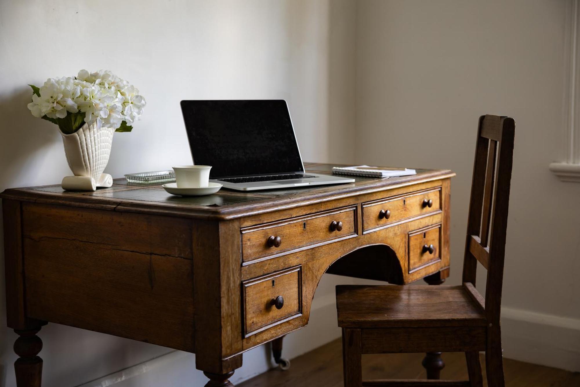 Poets Corner Vintage Retreat Walk To View St Holiday home
