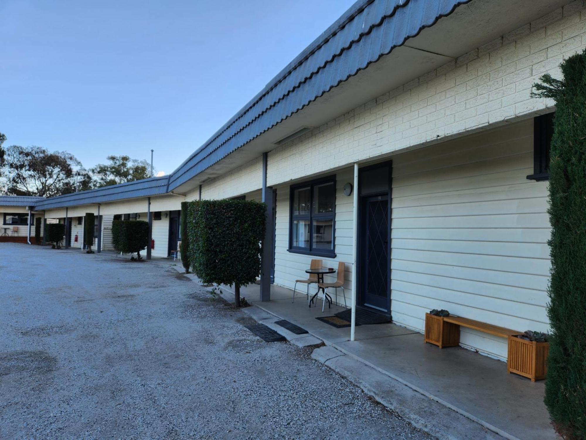 Motel Calder Family