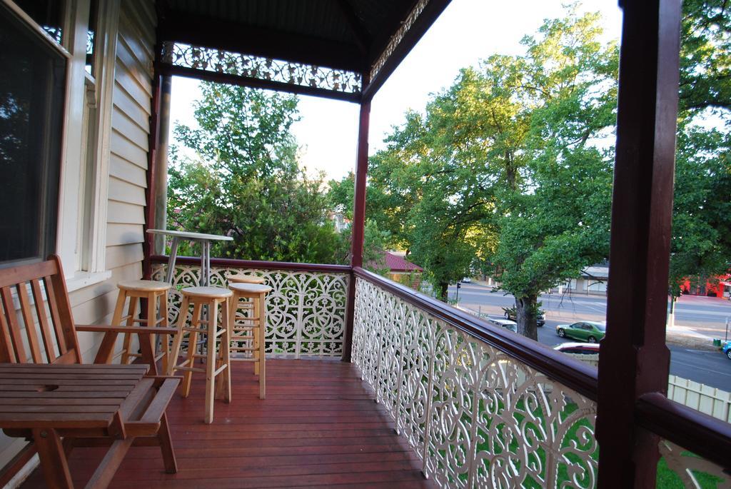 Cobb&cohouse 4 Queen Bedrooms, 3 Bathrooms, Bendigocbd Lock Up Garage *