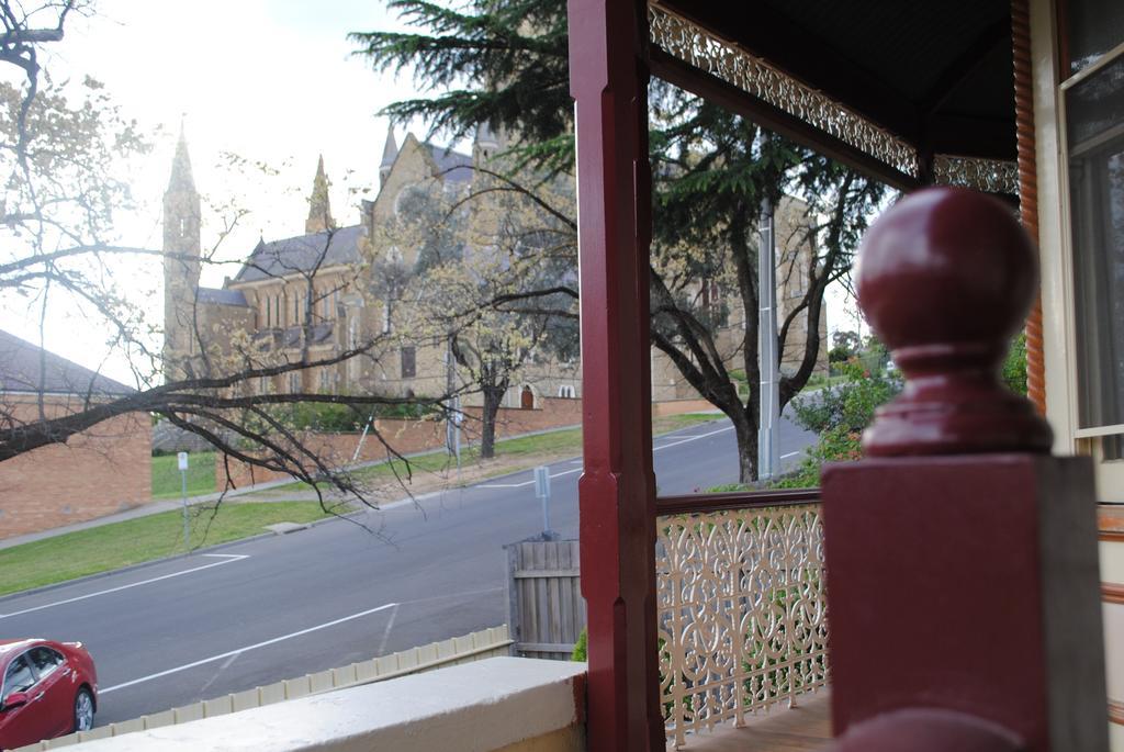 Holiday home Cobb&cohouse 4 Queen Bedrooms, 3 Bathrooms, Bendigocbd Lock Up Garage *