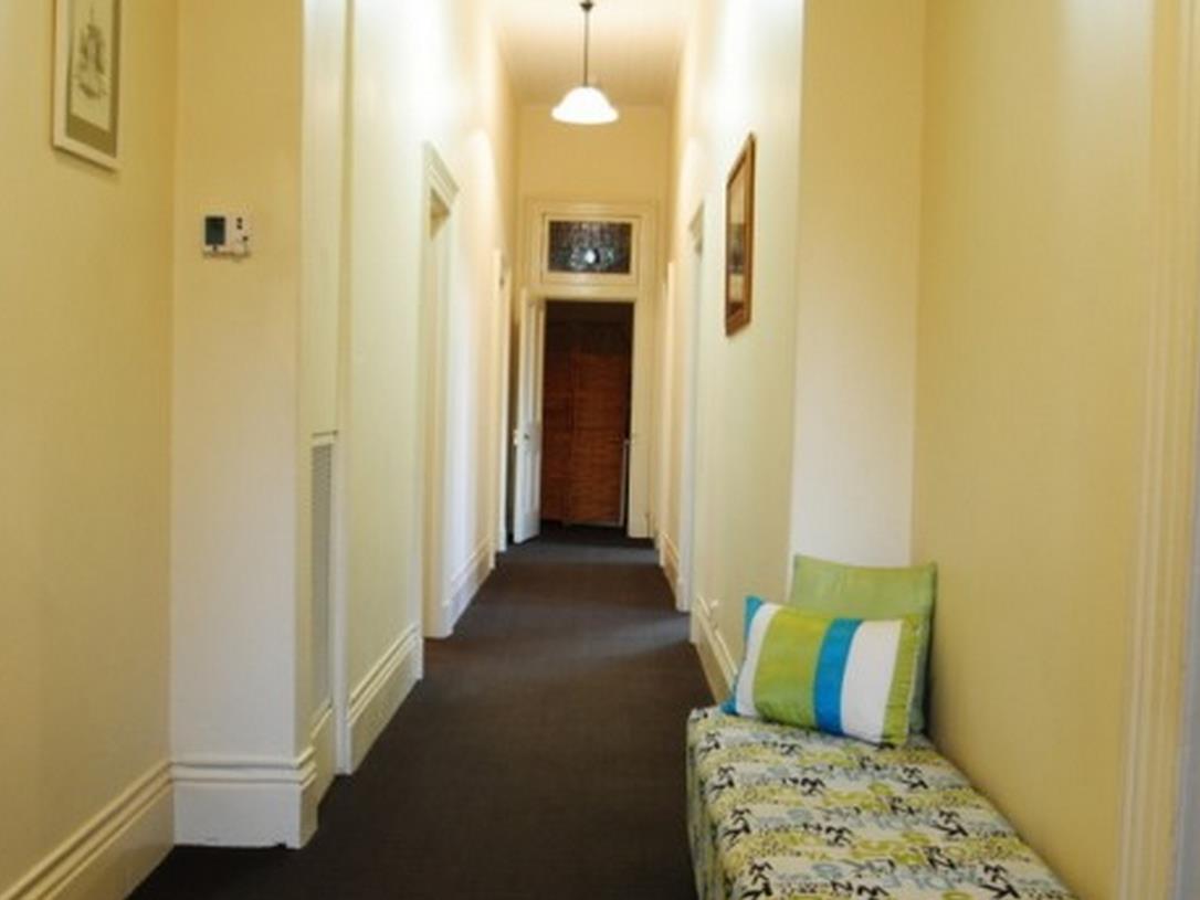 Holiday home Cobb&cohouse 4 Queen Bedrooms, 3 Bathrooms, Bendigocbd Lock Up Garage