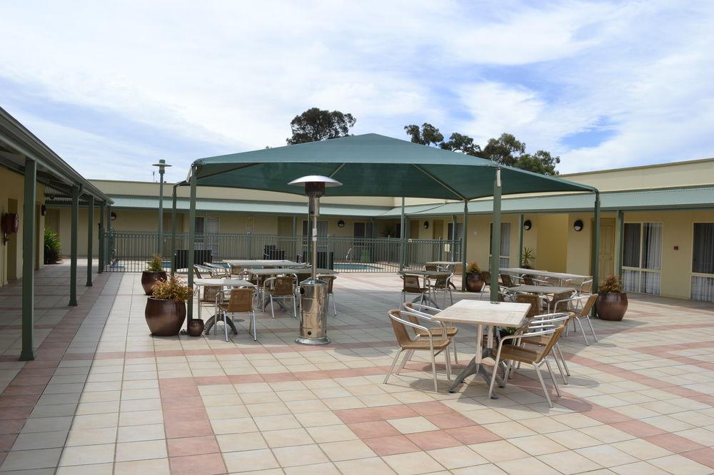 Best Western Crystal Motel 4*