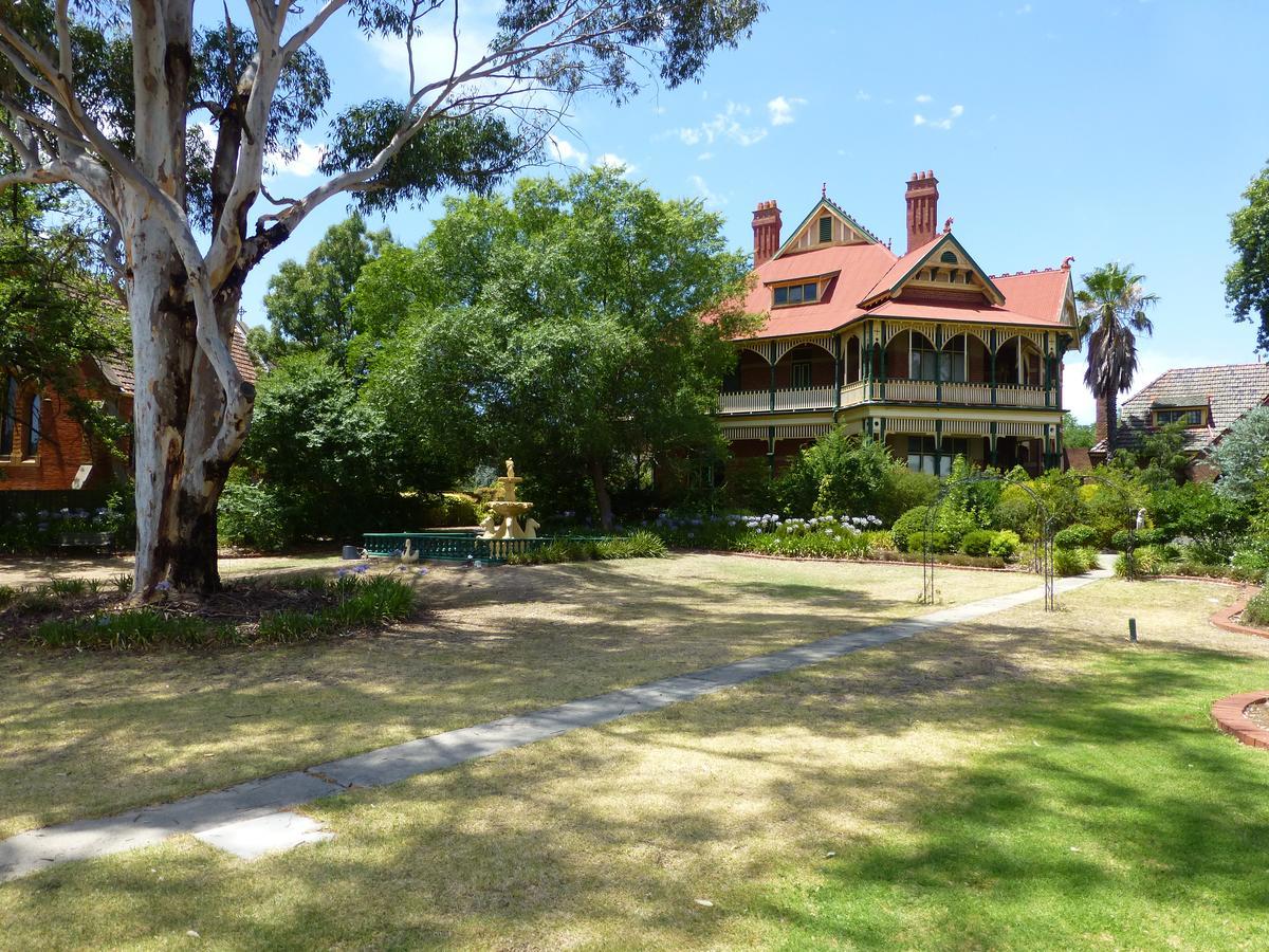 Langley Hall Bed & Breakfast 4*