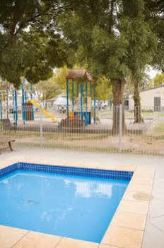 Hotel Gold Nugget Tourist Park 4*