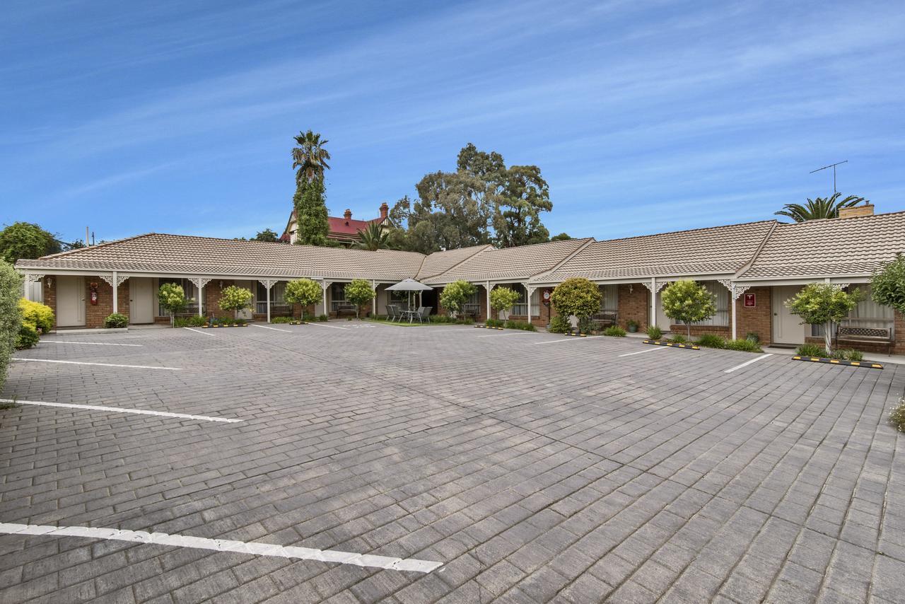 Golden Square Motor Motel 3*