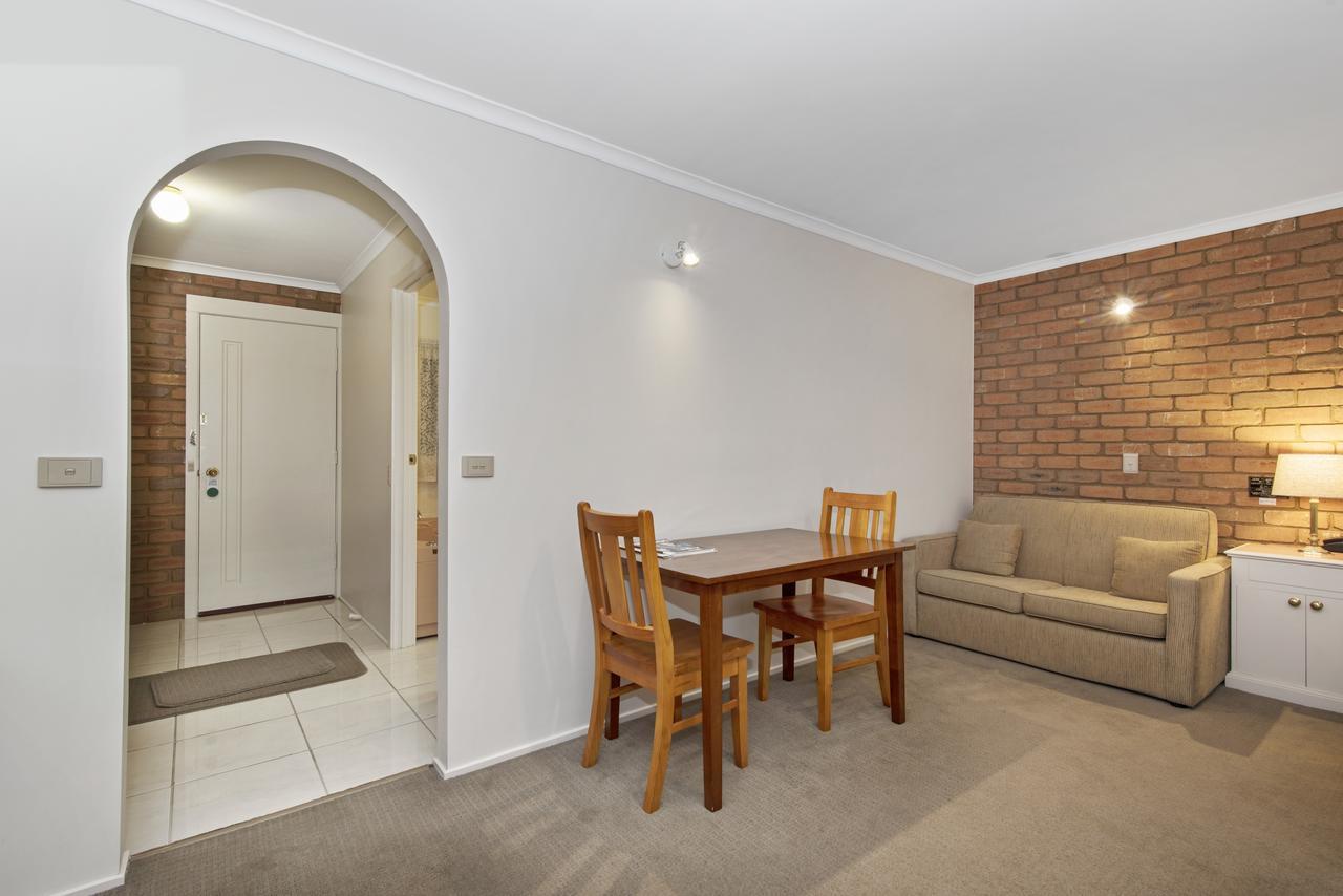 Golden Square Motor Motel 3*