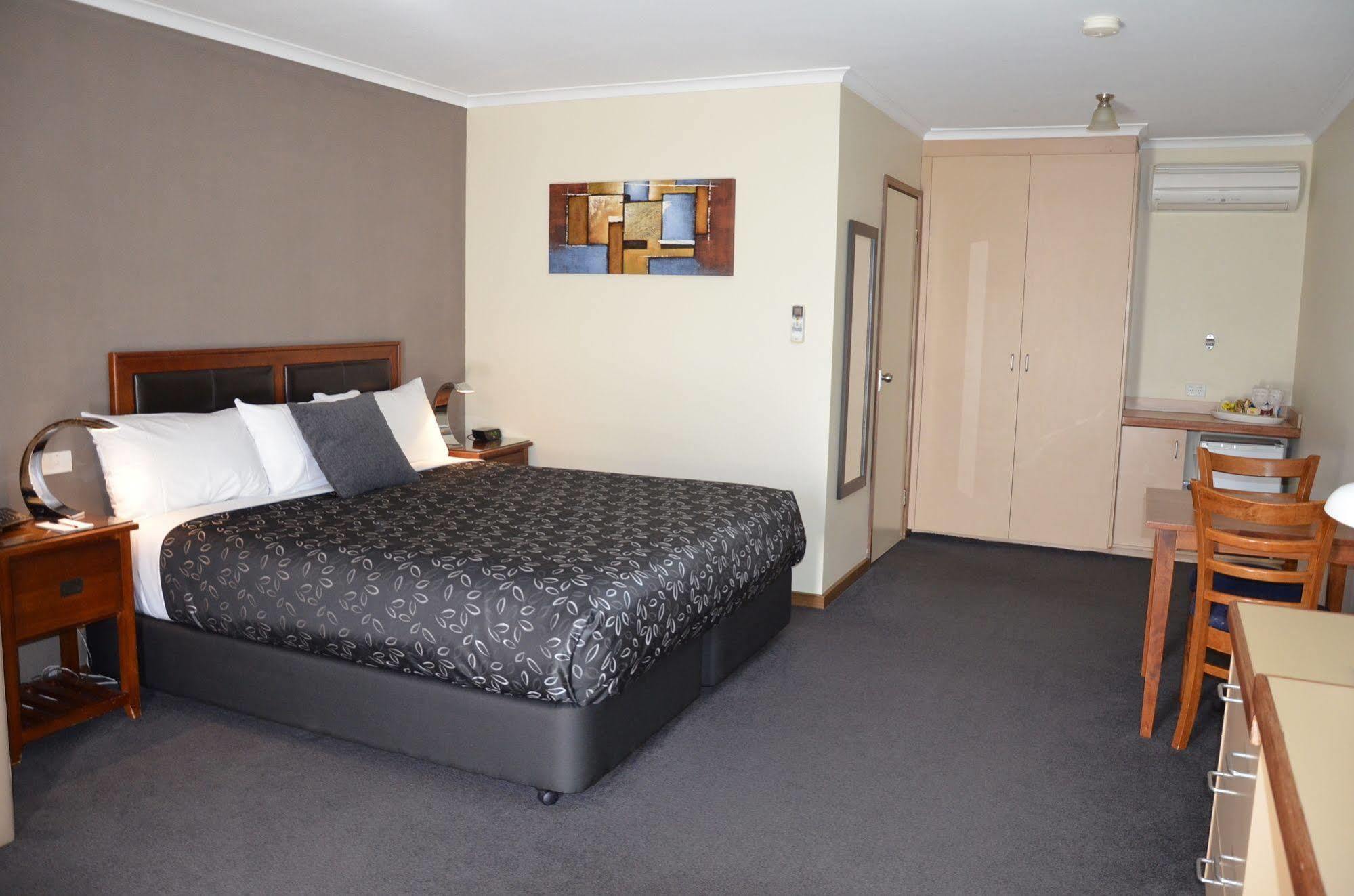The Heritage Motel 4*