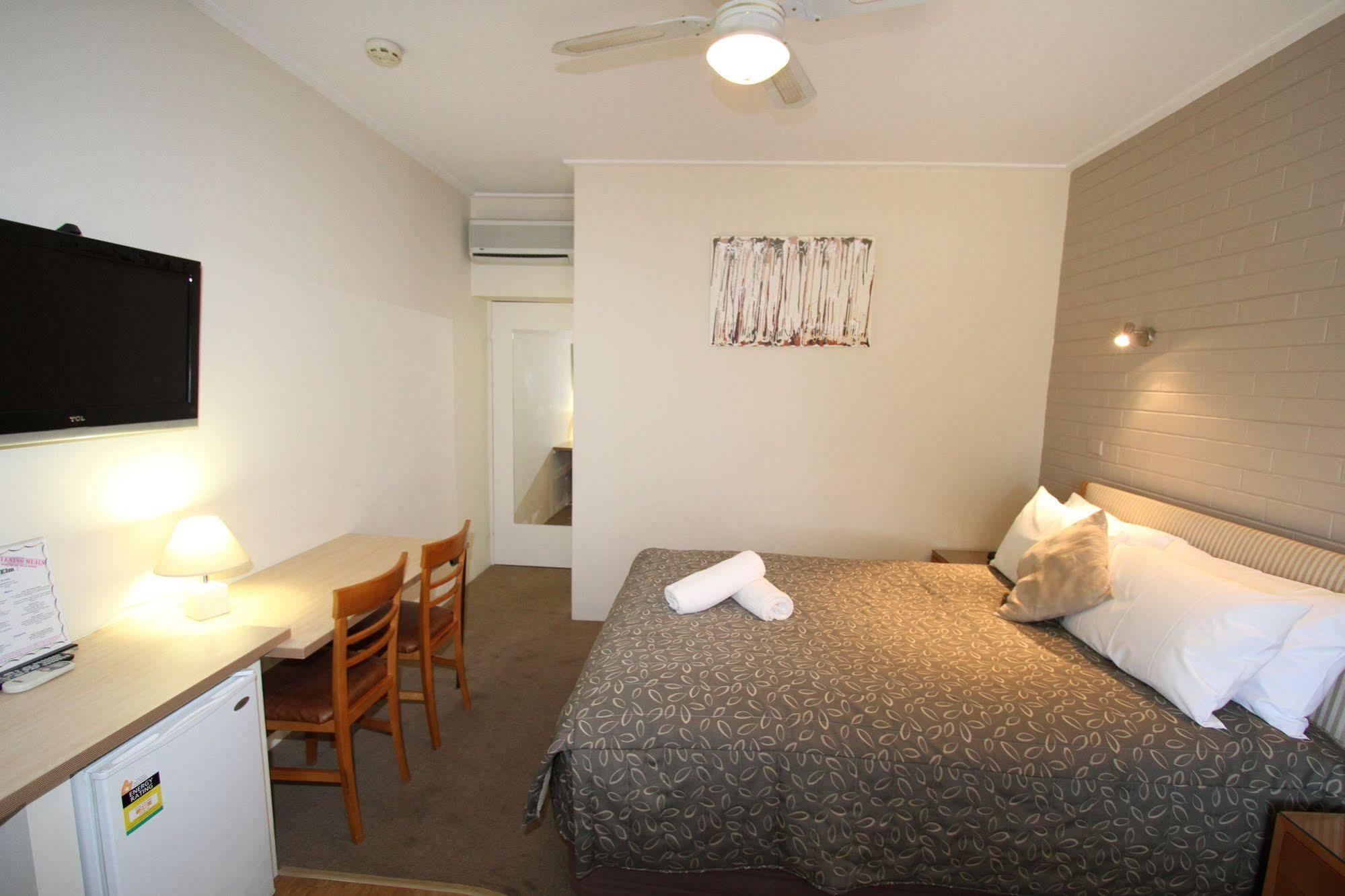 Elm Motel 3*
