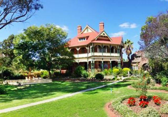 Langley Hall Bed & Breakfast 4*
