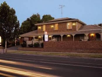 Golden Square Motor Motel