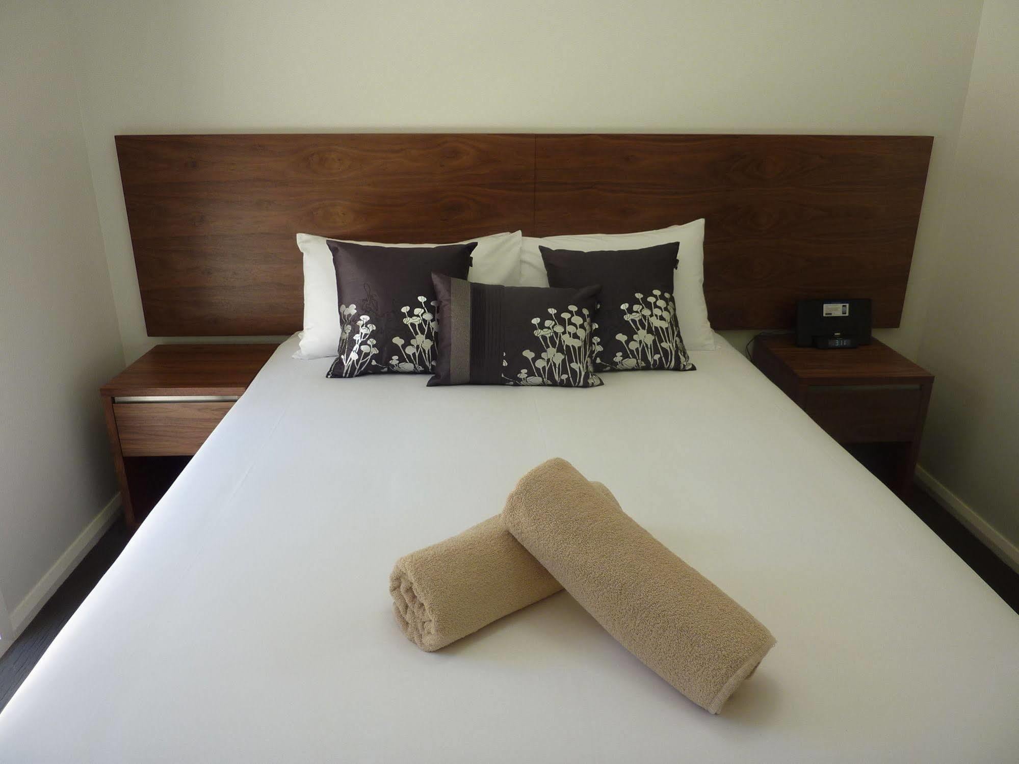 Tea House Motor Motel 4*