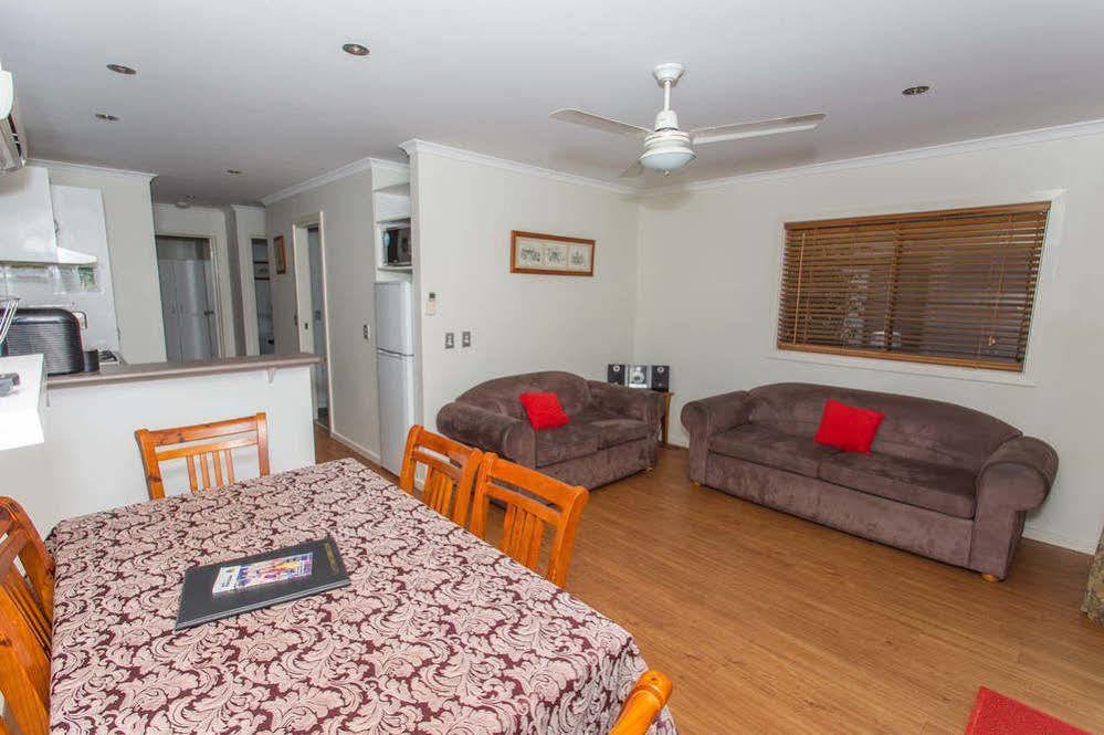 Gold Nugget Tourist Park Hotel 4*
