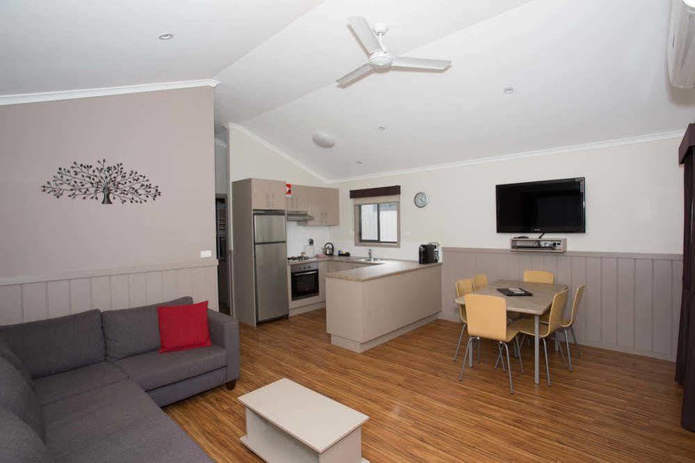 Gold Nugget Tourist Park Hotel