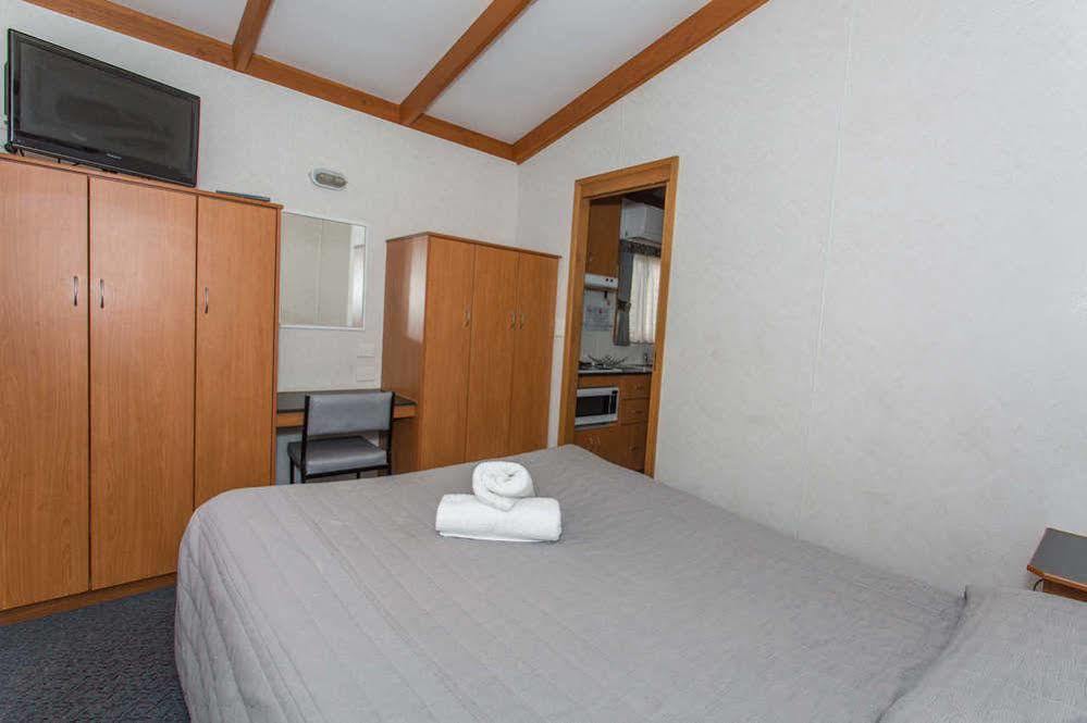 Gold Nugget Tourist Park 4*
