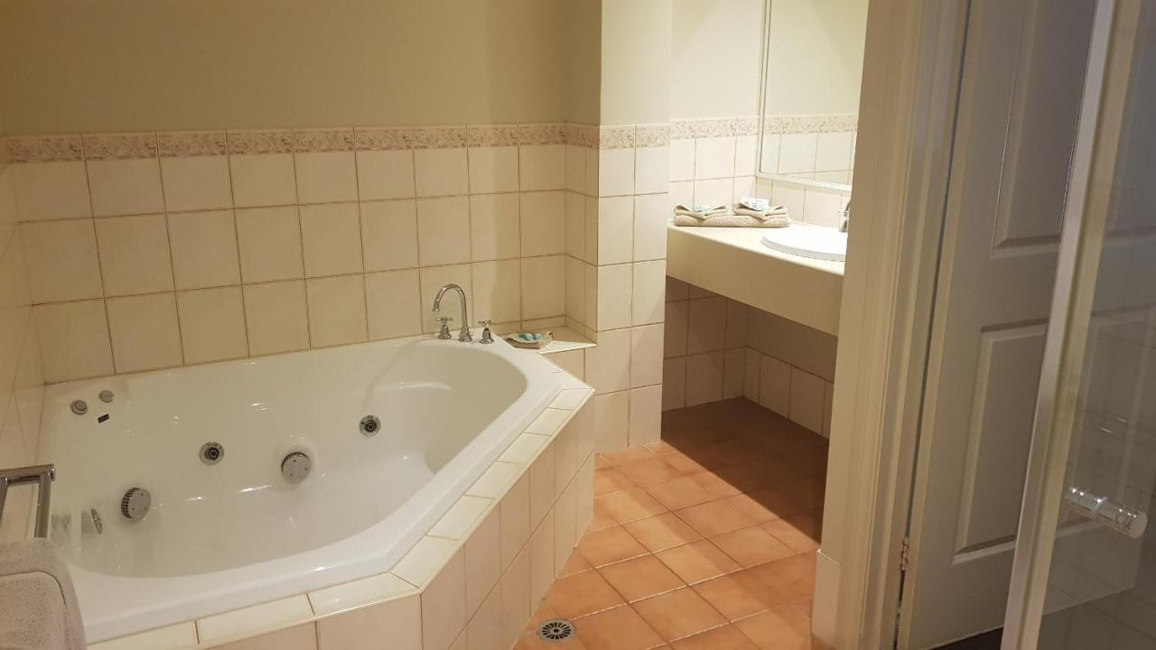 Alexandra Place Motel 4*