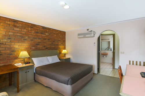 Golden Square Motor Motel 3*