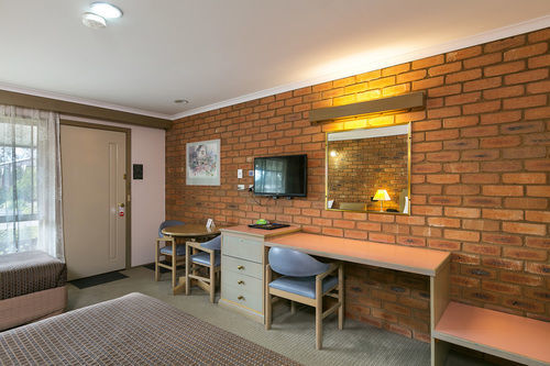 Golden Square Motor Motel