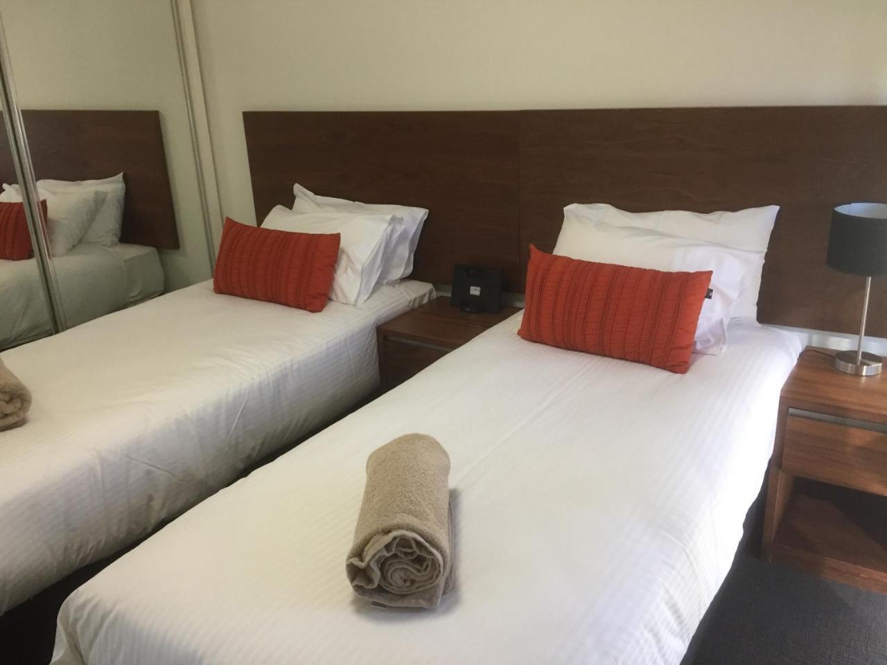 Tea House Motor Motel 4*