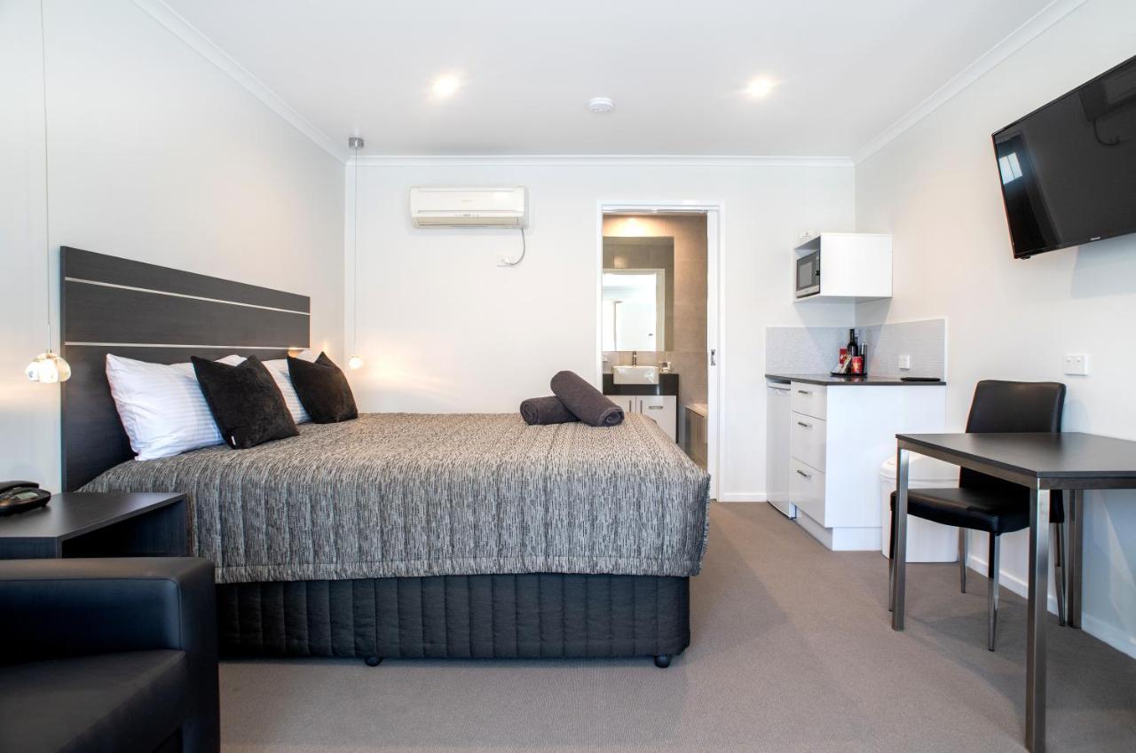 Tea House Motor Motel 4*