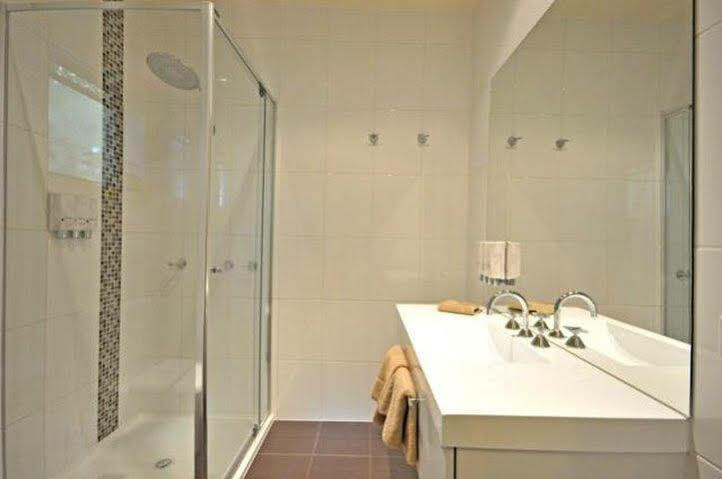 Golden Reef Motor 4*