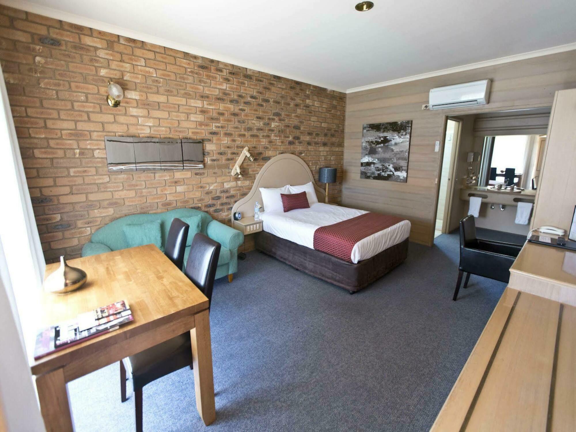 Quality Colonial Hotel