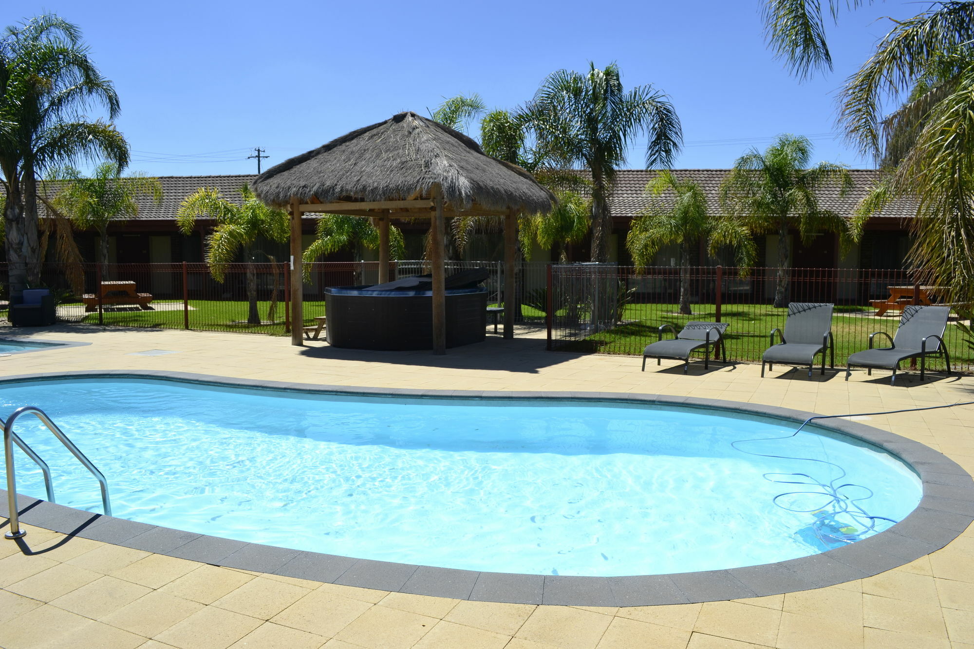 Quality Lakeside Hotel 4*