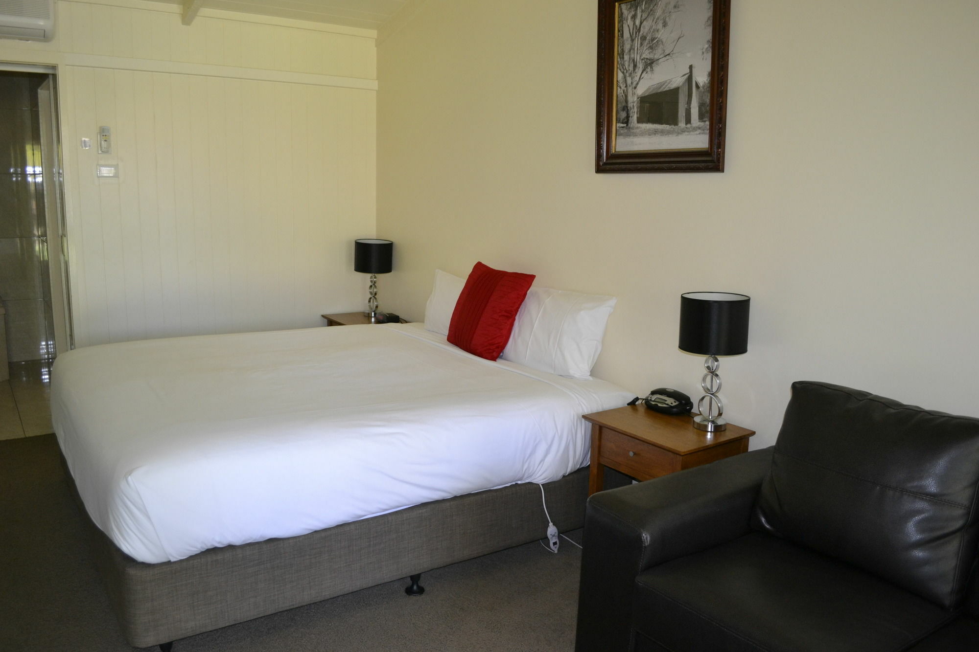 Hotel Quality Lakeside 4*
