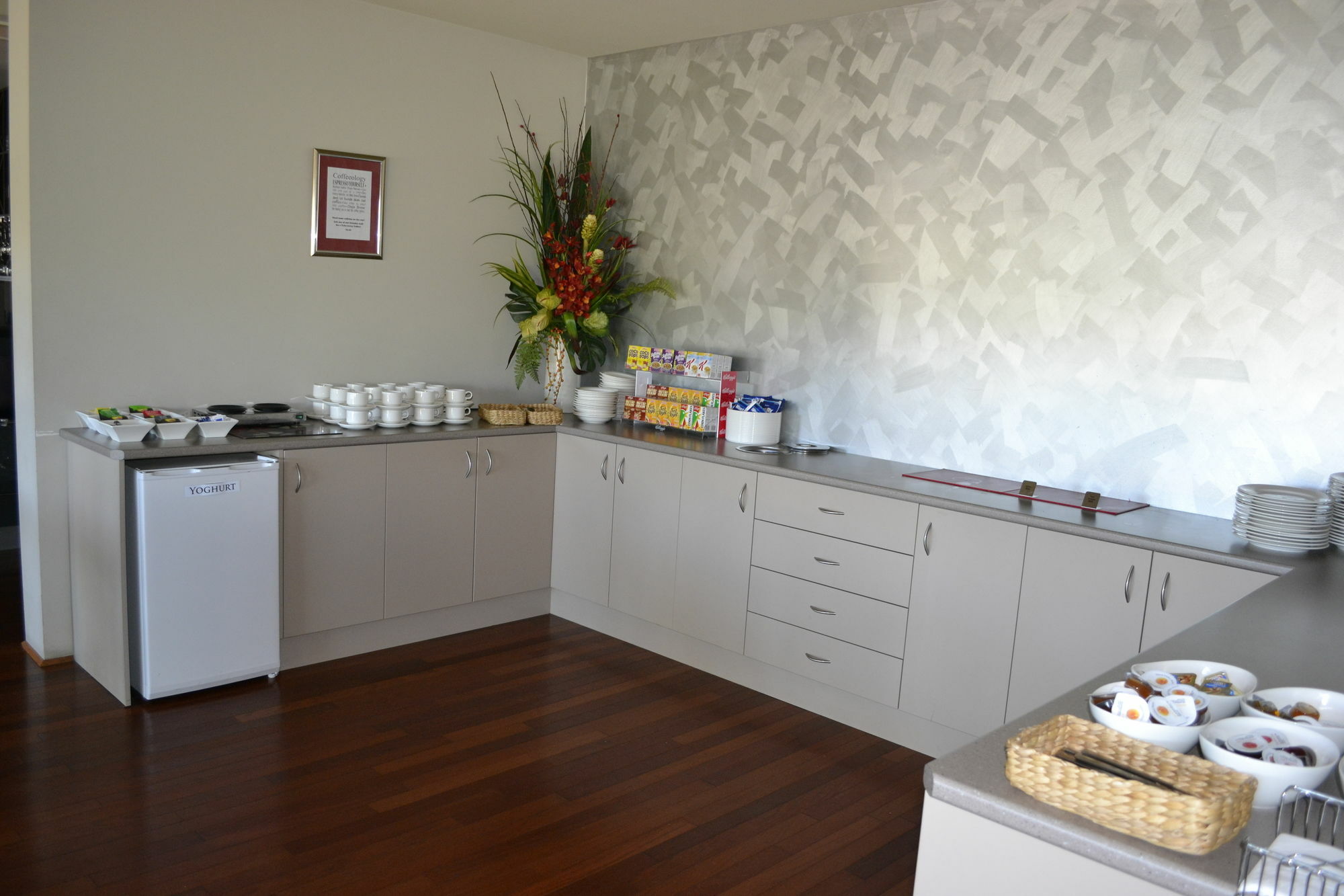 Quality Lakeside Hotel 4*