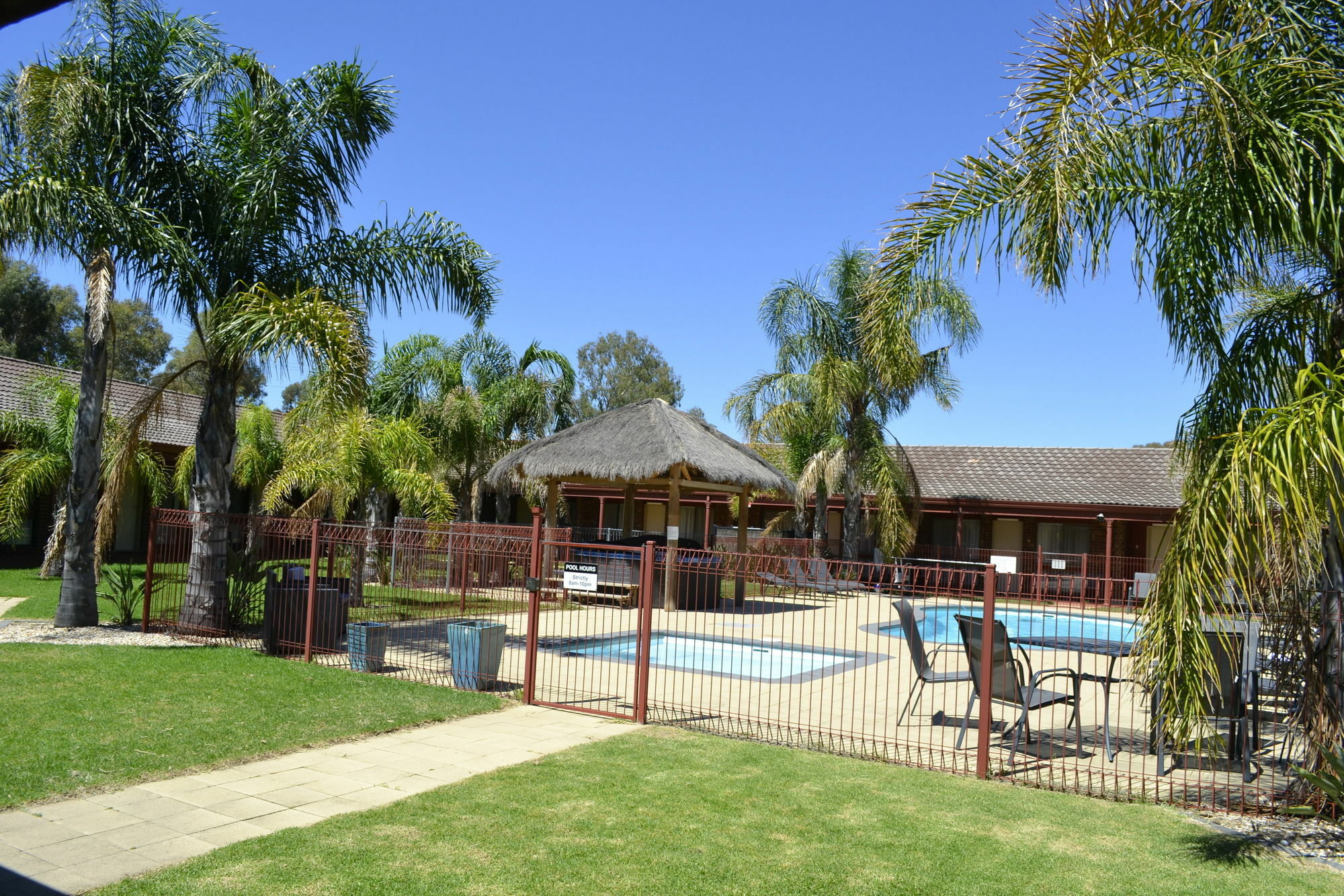 Hotel Quality Lakeside 4*
