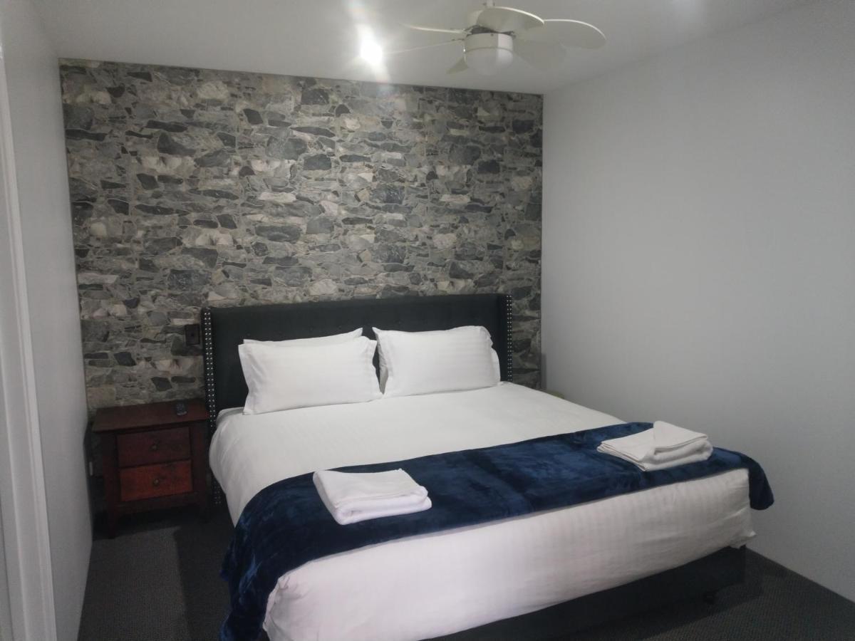 Motel Happy Wanderer Children Not Permitted Over 18s Only 3*