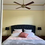 1910 Renovated Gem, 2 King Beds, 2 Ks