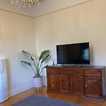 1910 Renovated Gem, 2 King Beds, 2 Ks