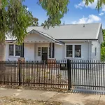 Cosy Retreat On Forest - Non Smoking - Sleeps Upto Six Guest