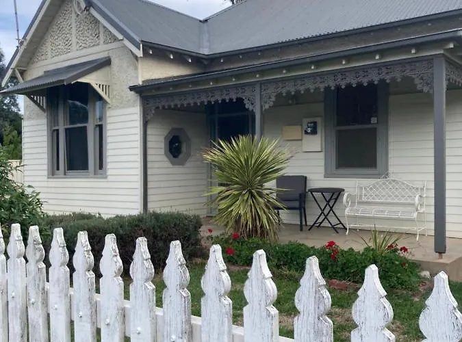 1910 Renovated Gem, 2 King Beds, 2 Ks