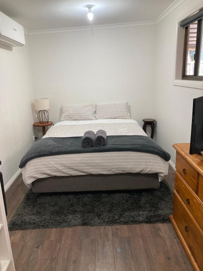 Guest house Gleeson St Guest Bungalow *