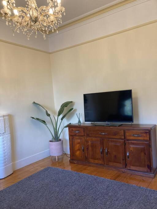 1910 Renovated Gem, 2 King Beds, 2 Ks *
