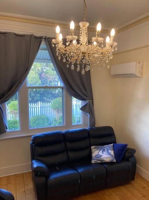 1910 Renovated Gem, 2 King Beds, 2 Ks Holiday home Bendigo