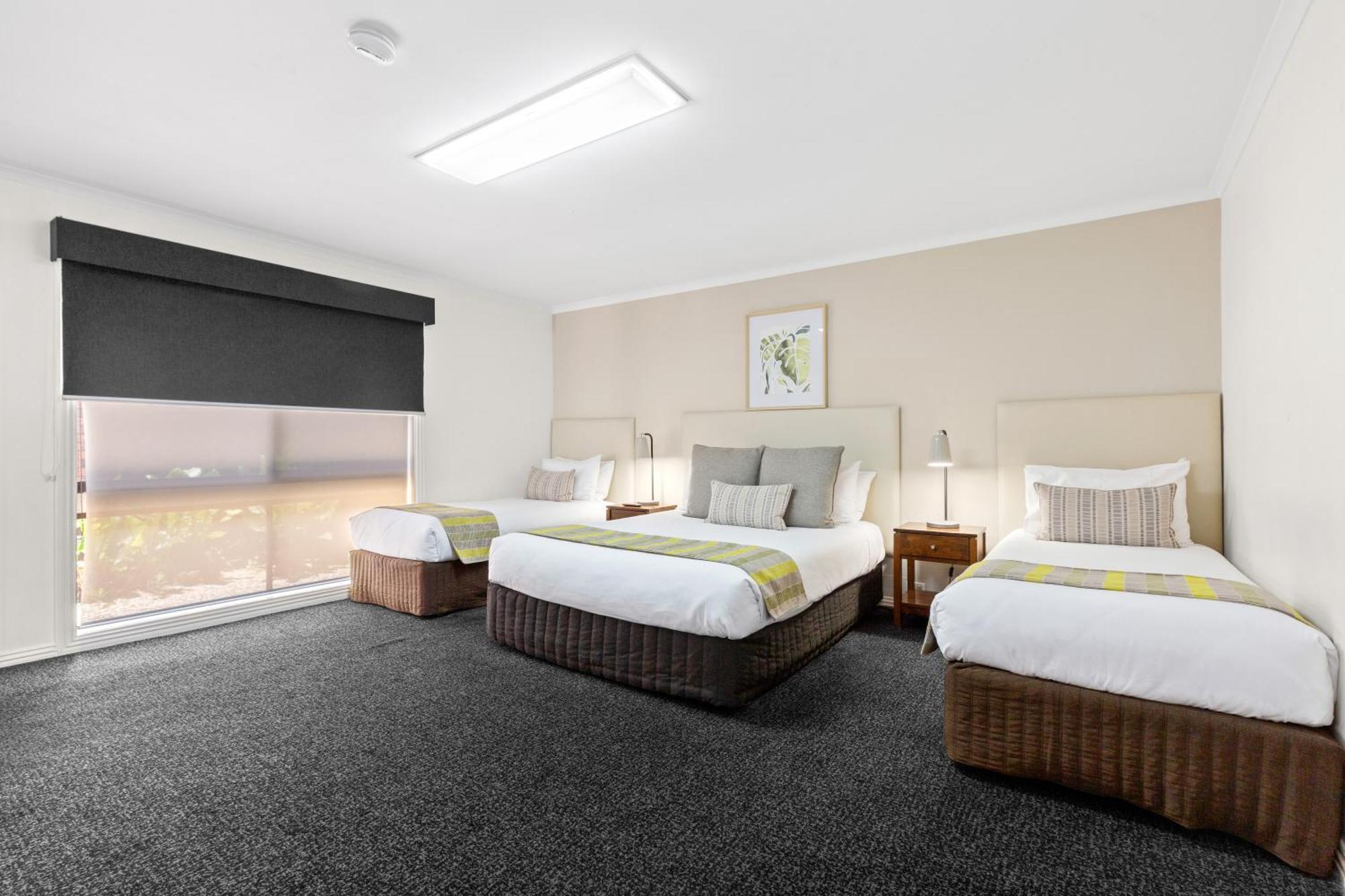 Seasons Hotel