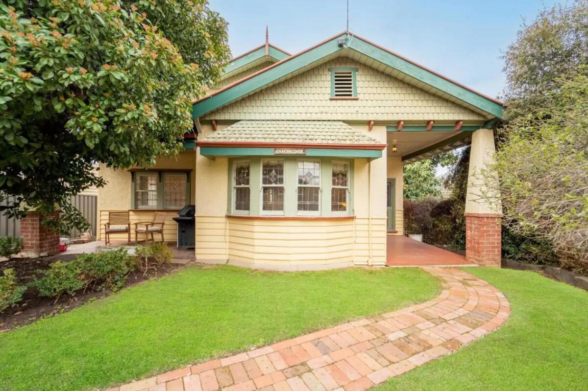 Cambridge House, Holiday home Bendigo
