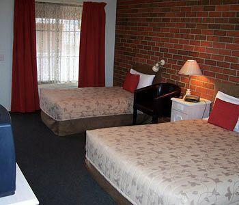 Haymarket Motor 3*
