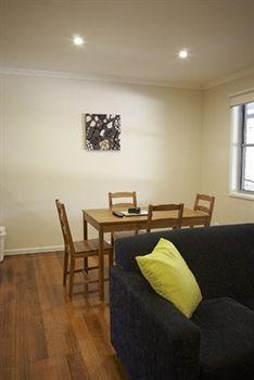 Centre Motel 4*
