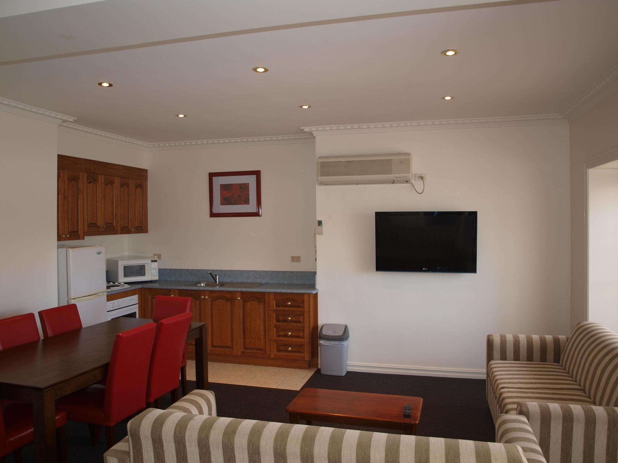 Seasons Hotel
