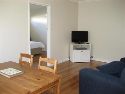Centre Motel 4*