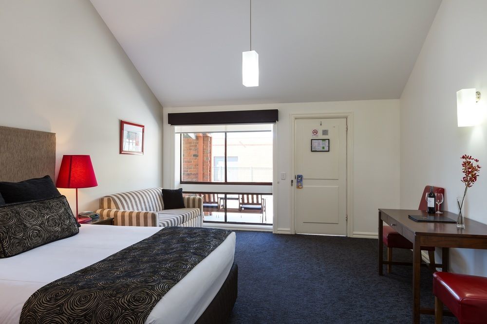 Hotel Seasons