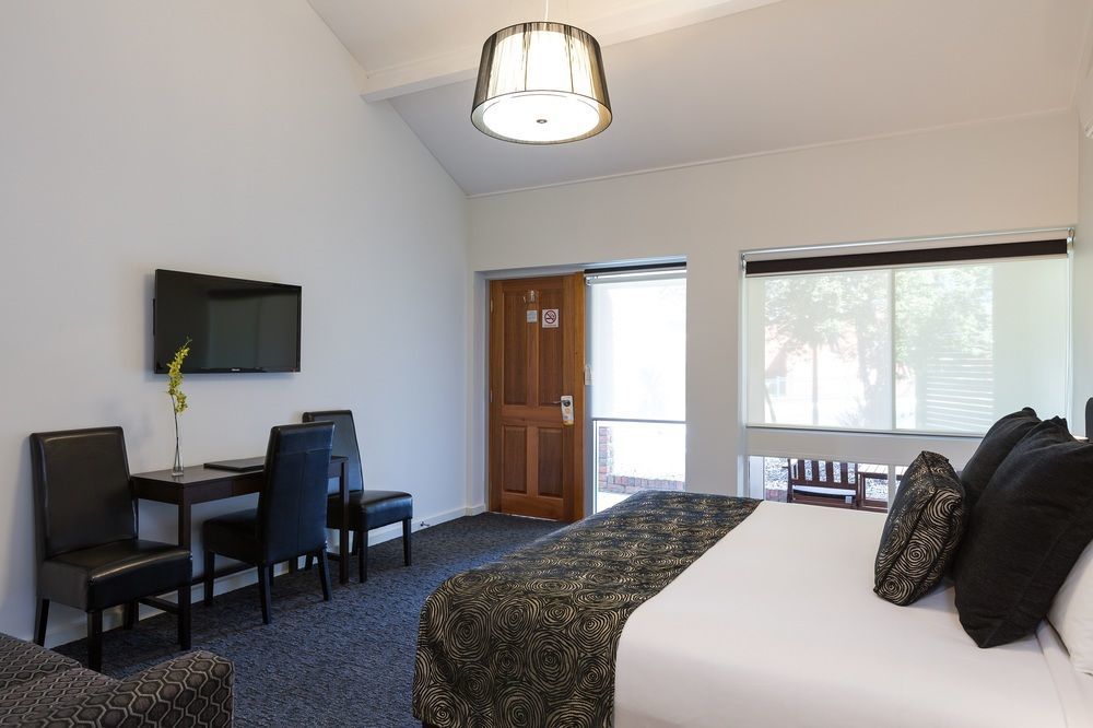 Seasons Hotel