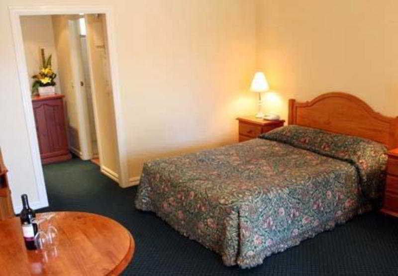 Hotel Seasons