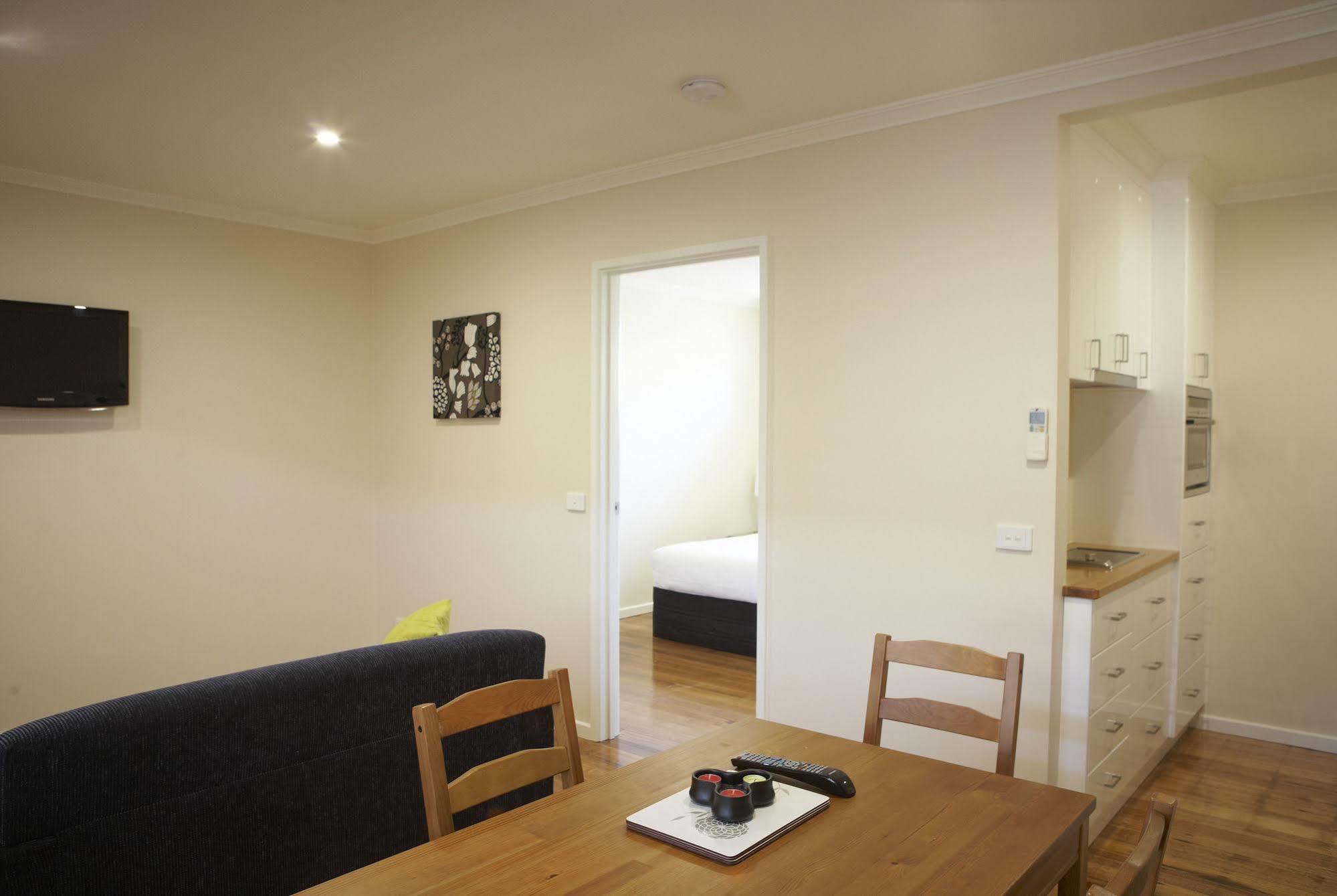 Centre Motel 4*
