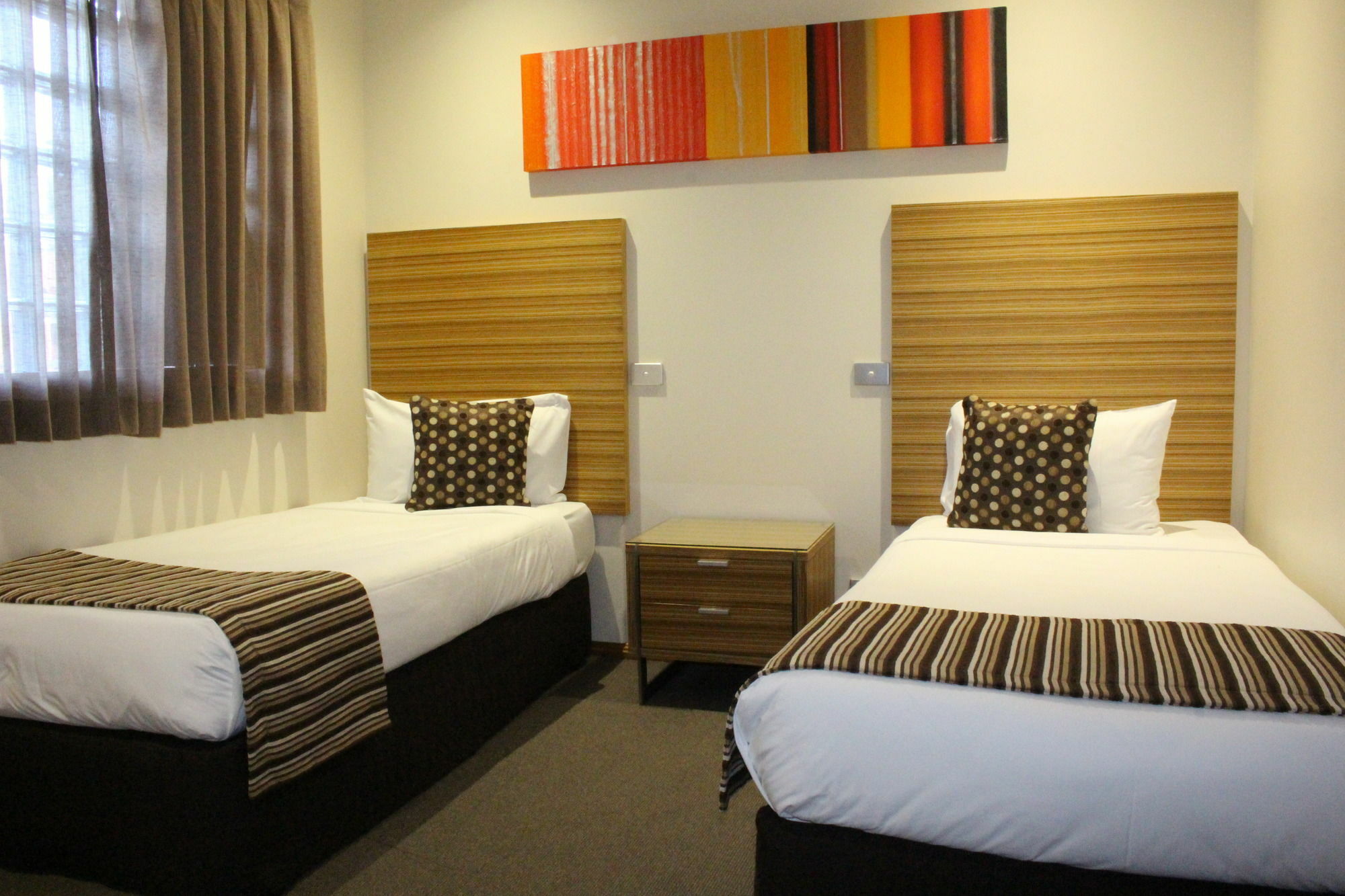 Julie-anna, Motel Bendigo